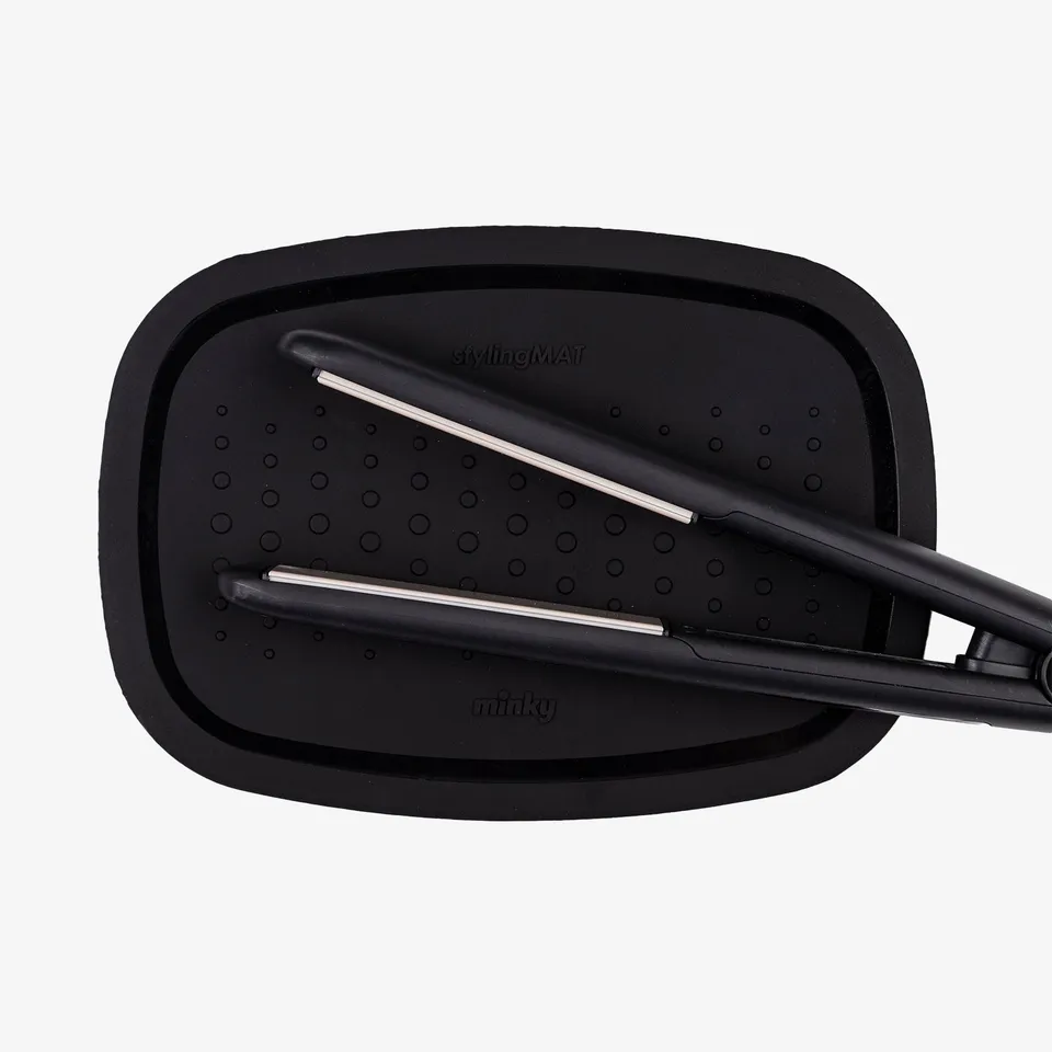 minky-silicone-styling-mat-heat-resistant-for-hot-tools image 1