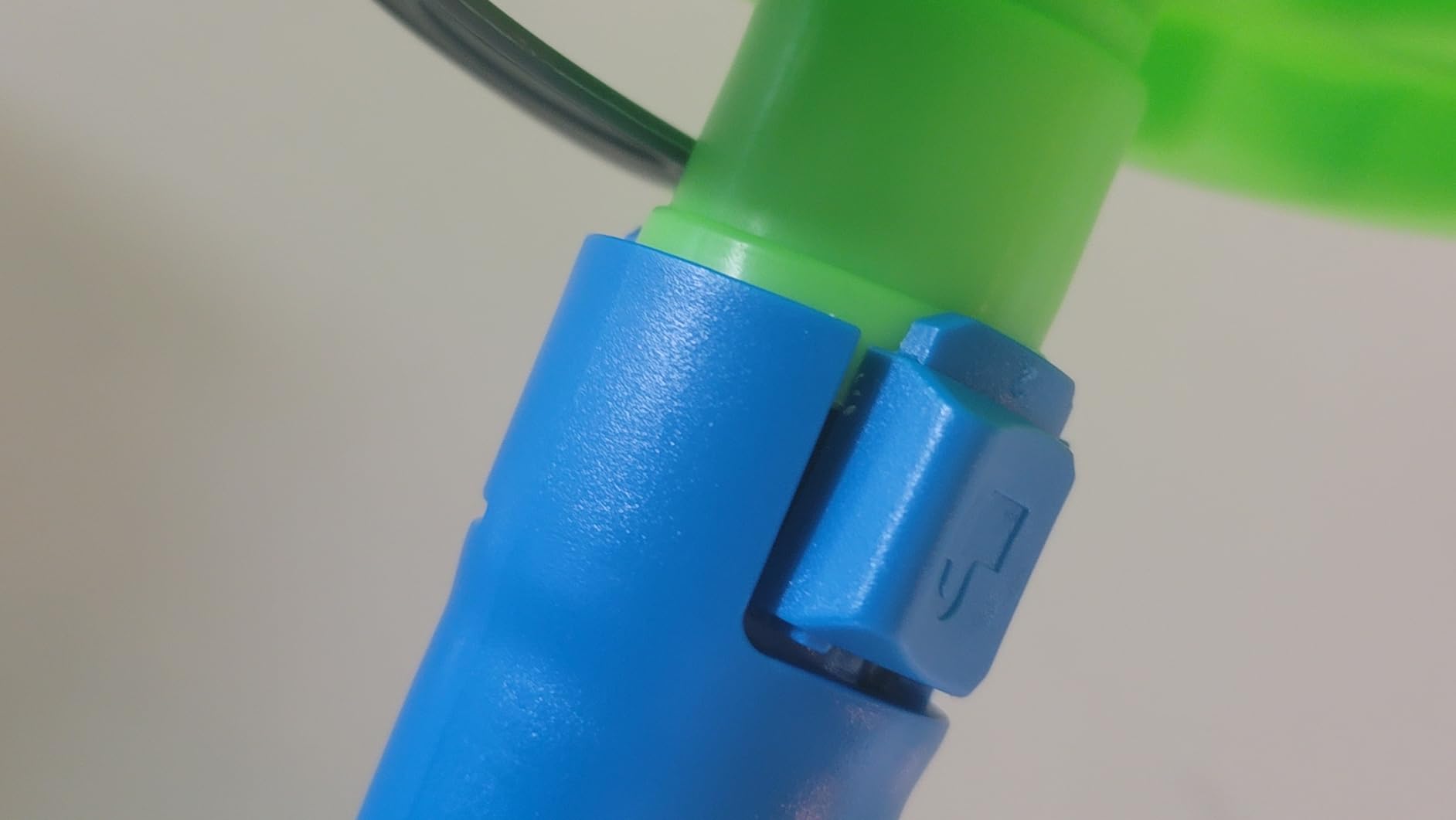 Good brush, but the pole lock could be better