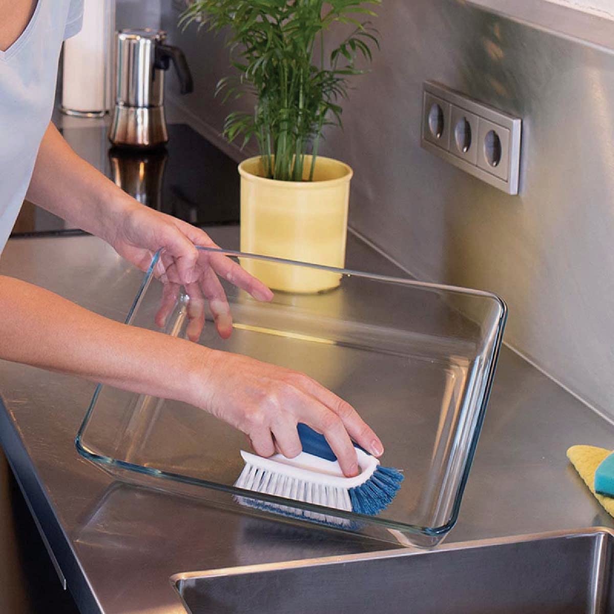 unger-cookware-and-bakeware-dish-scrubbing-brush-with-scraper-non-slip-kitchen-d image 2
