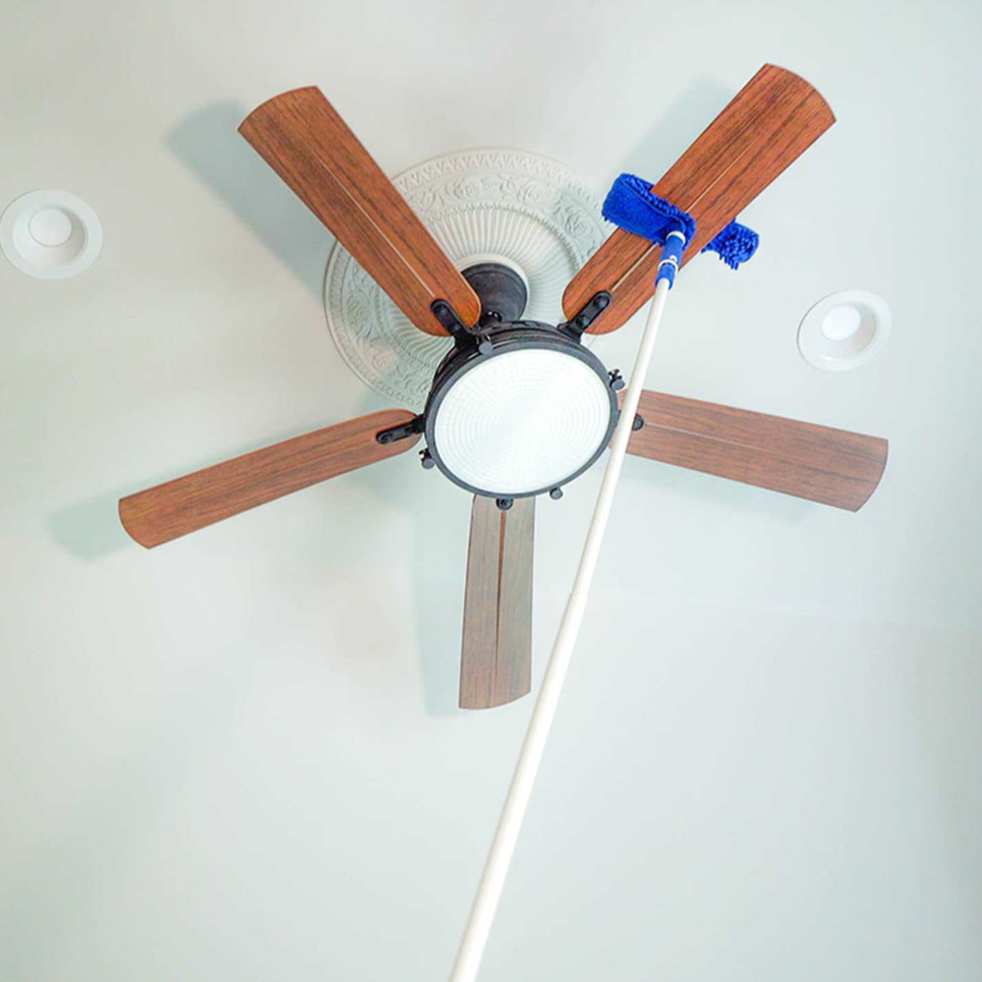 unger-connect-clean-microfiber-ceiling-fan-duster-with-patented-c-shape image 6