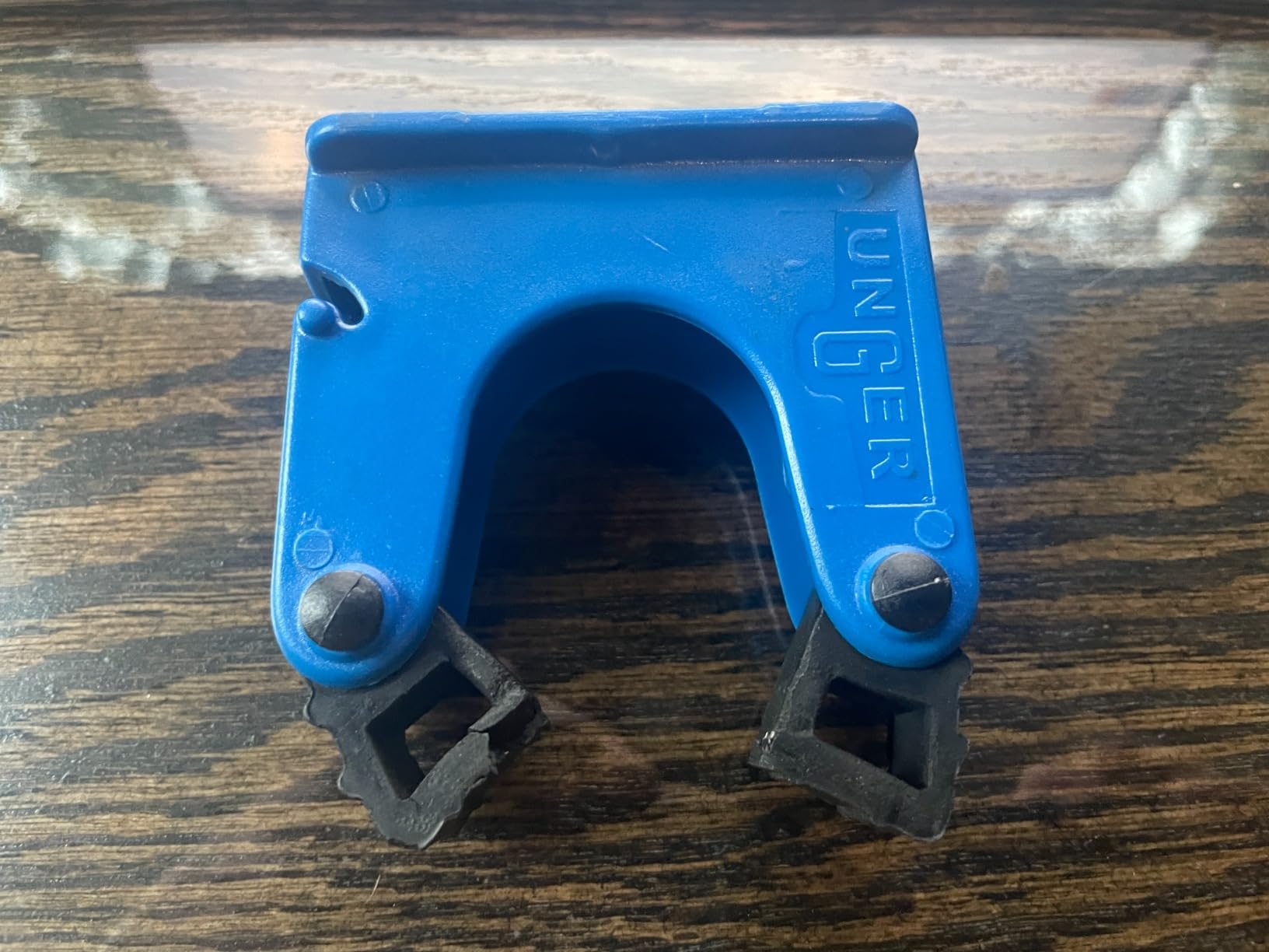 Good organizer, but screws could be better