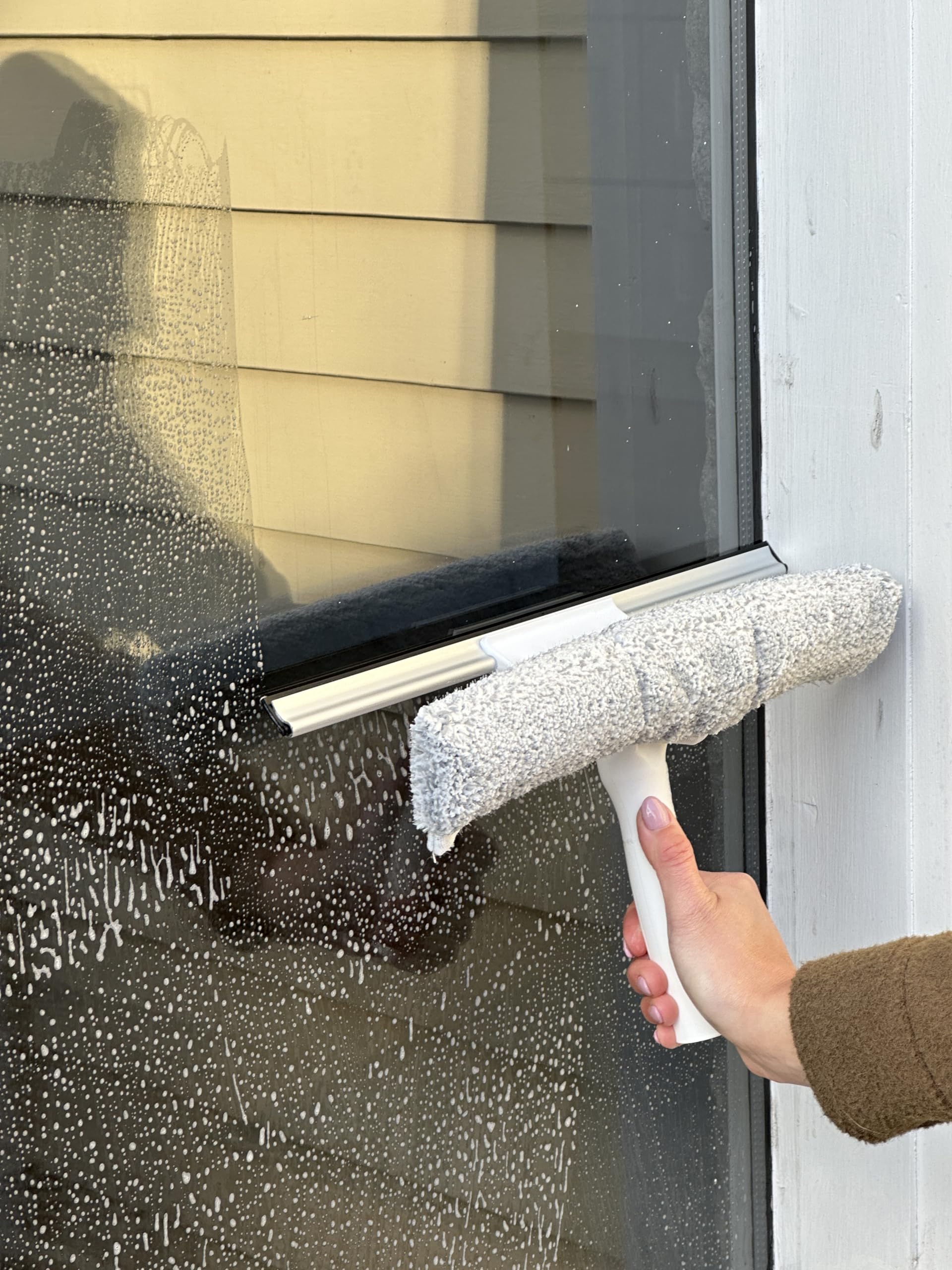 unger-window-washing-starter-kit-with-2-in-1-microfiber-combi-pole-cloth-and-buc image 4