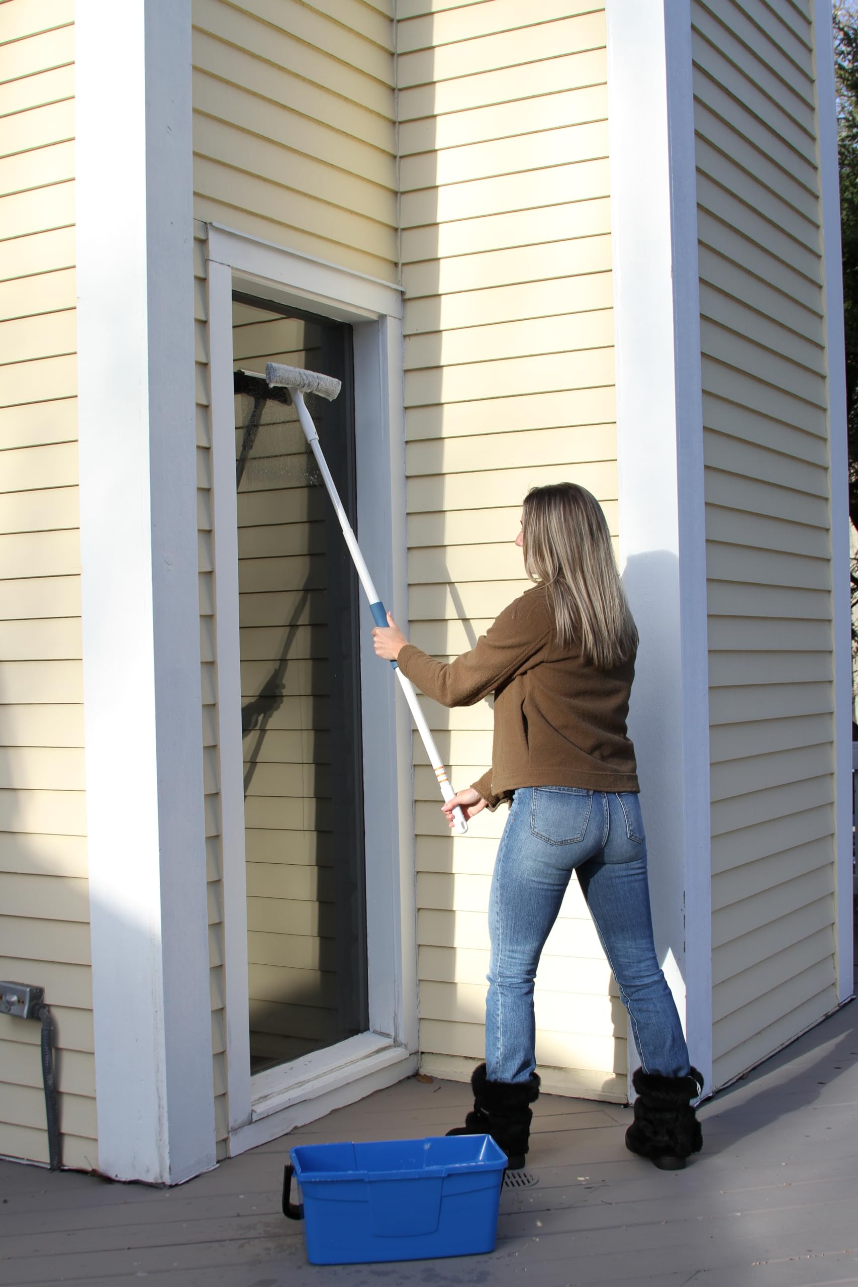 unger-window-washing-starter-kit-with-2-in-1-microfiber-combi-pole-cloth-and-buc image 7