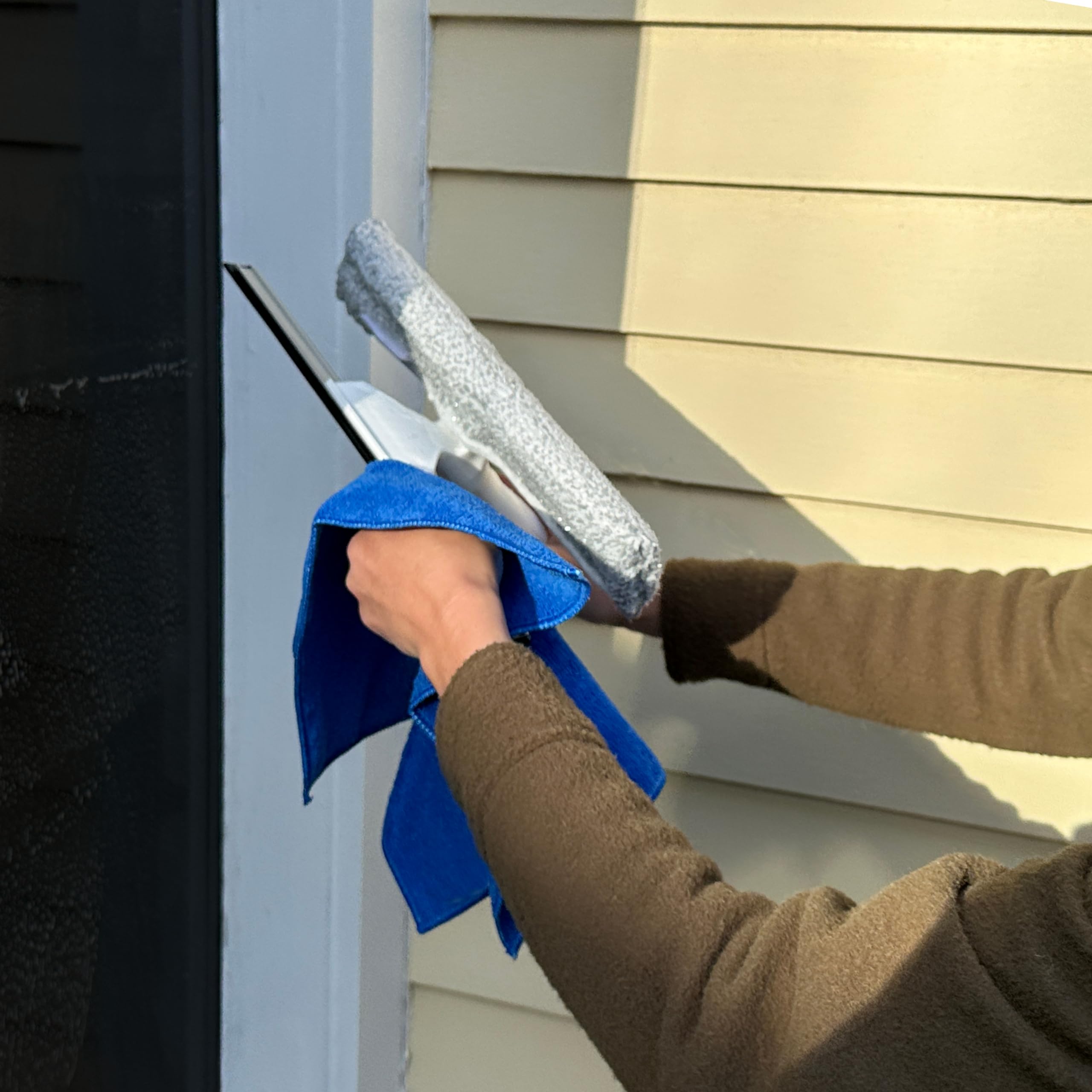 unger-12-inch-outdoor-window-scrubber-and-squeegee-kit-with-5-foot-telescopic-po image 7