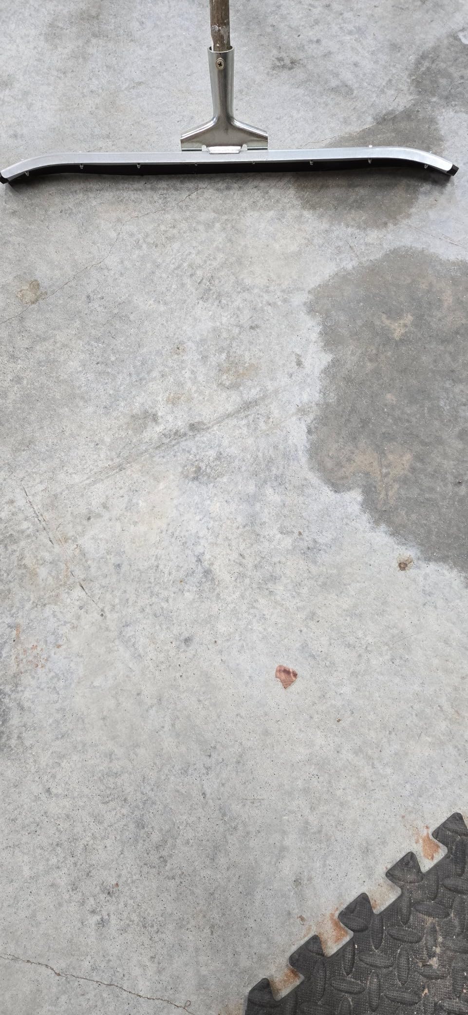 Solid squeegee