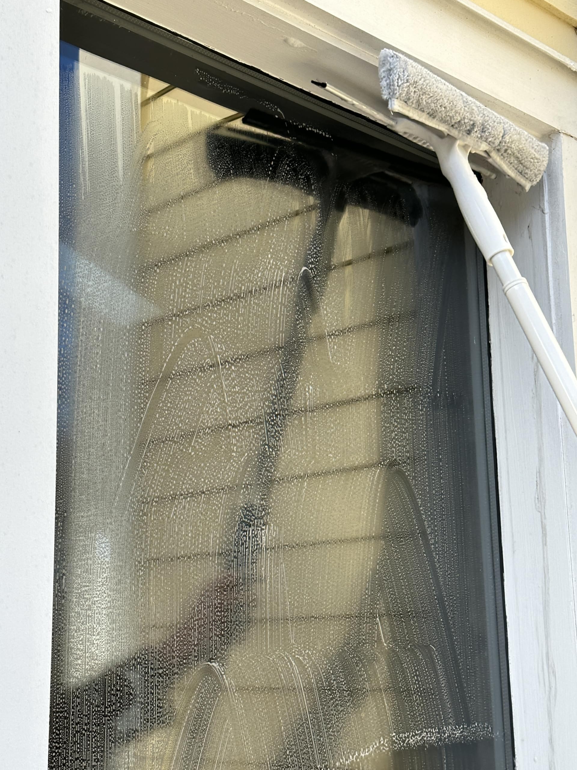 unger-window-washing-starter-kit-with-2-in-1-microfiber-combi-pole-cloth-and-buc image 3