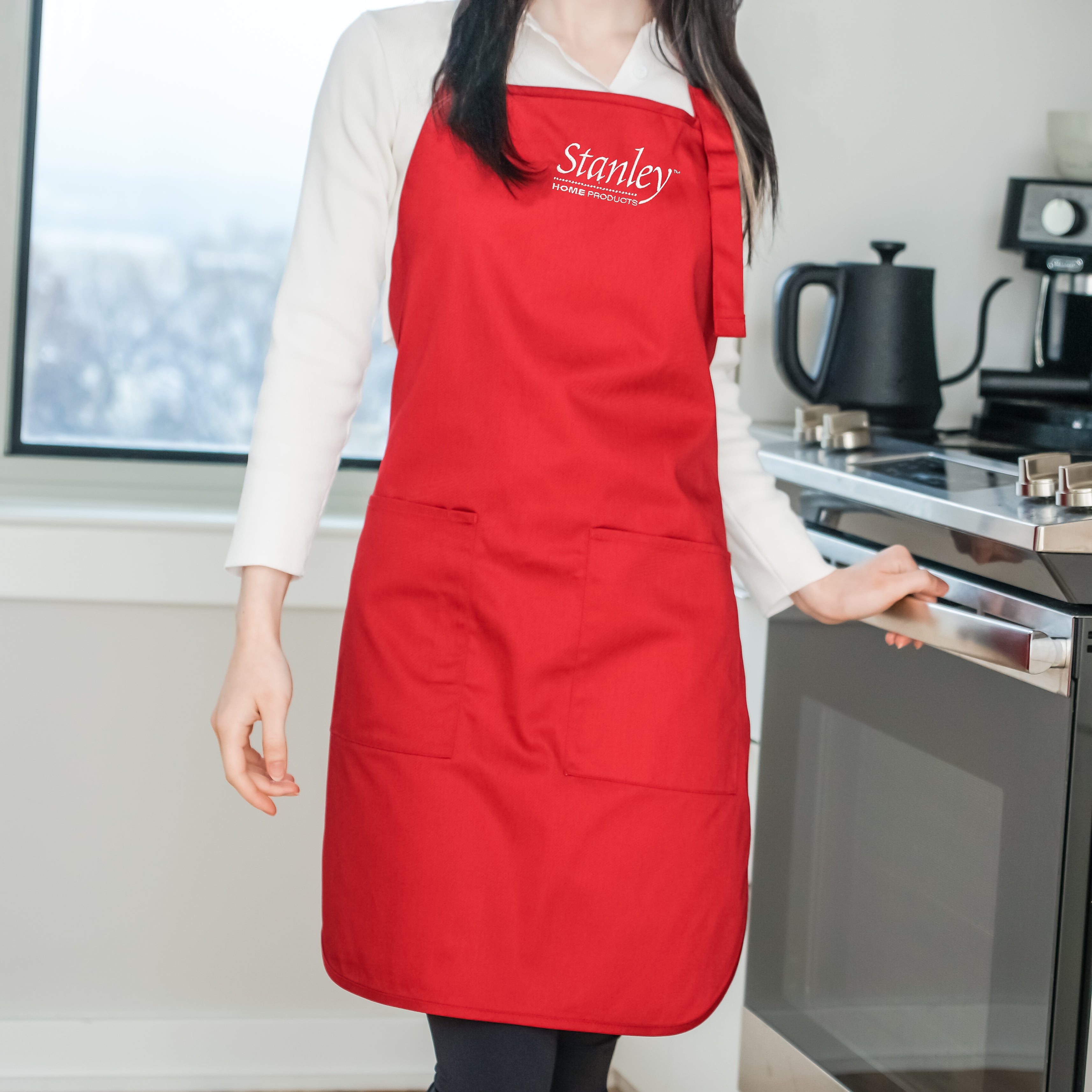 stanley-red-kitchen-apron-with-stanley-logo-adjustable-machine-washable-classic- image 2