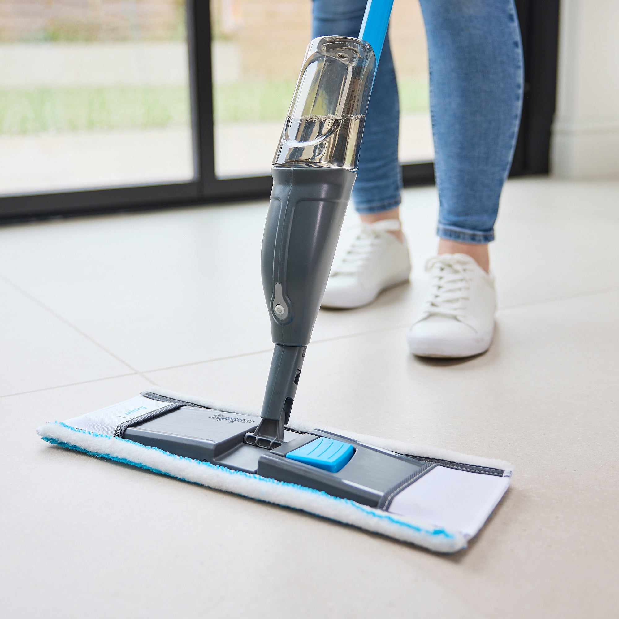minky-4-in-1-action-spray-mop-triple-action-pad-squeeze-trigger-no-bucket-needed image 3