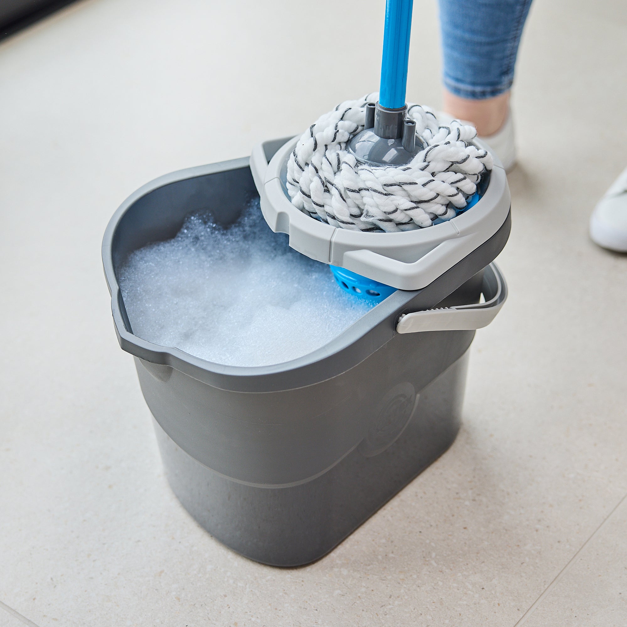 minky-vortex-bucket-with-wringer-corkscrew-wringing-action-mop-bucket image 4