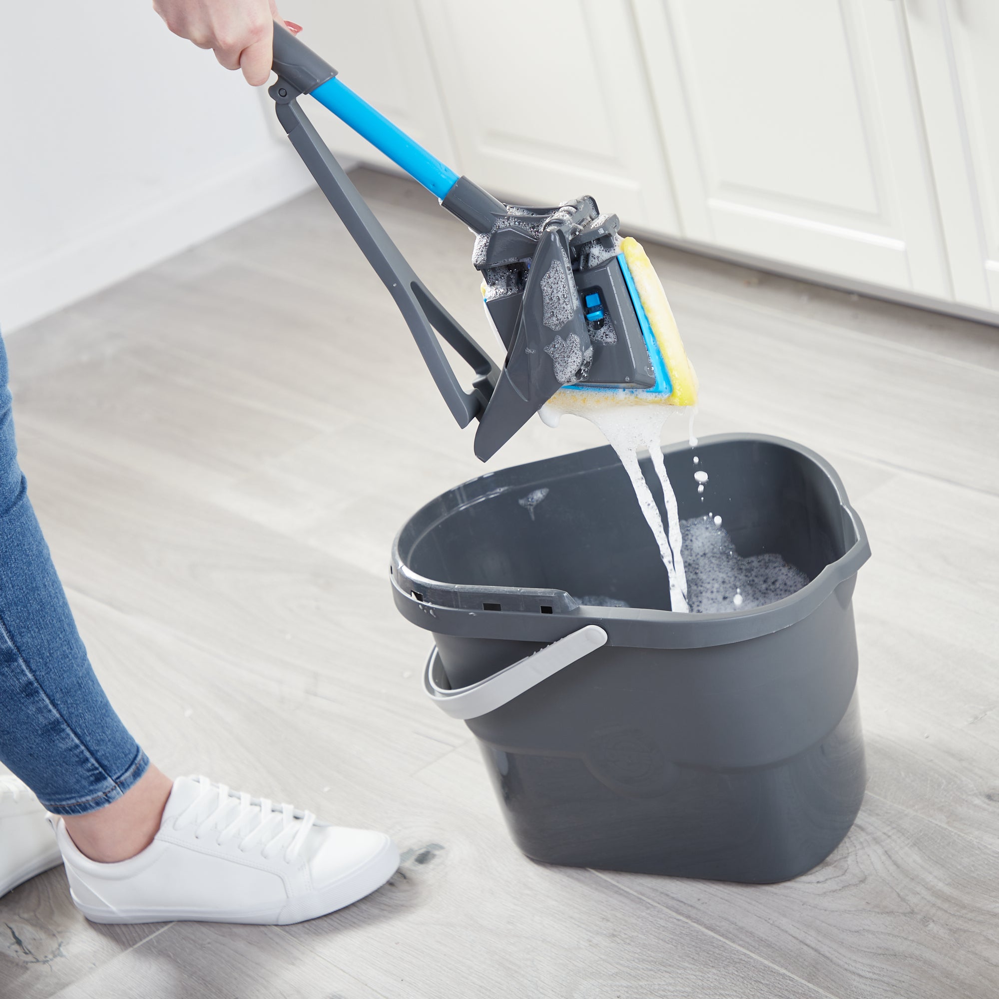 minky-reflex-sponge-mop-with-2-refills-effortless-wringing-action image 5