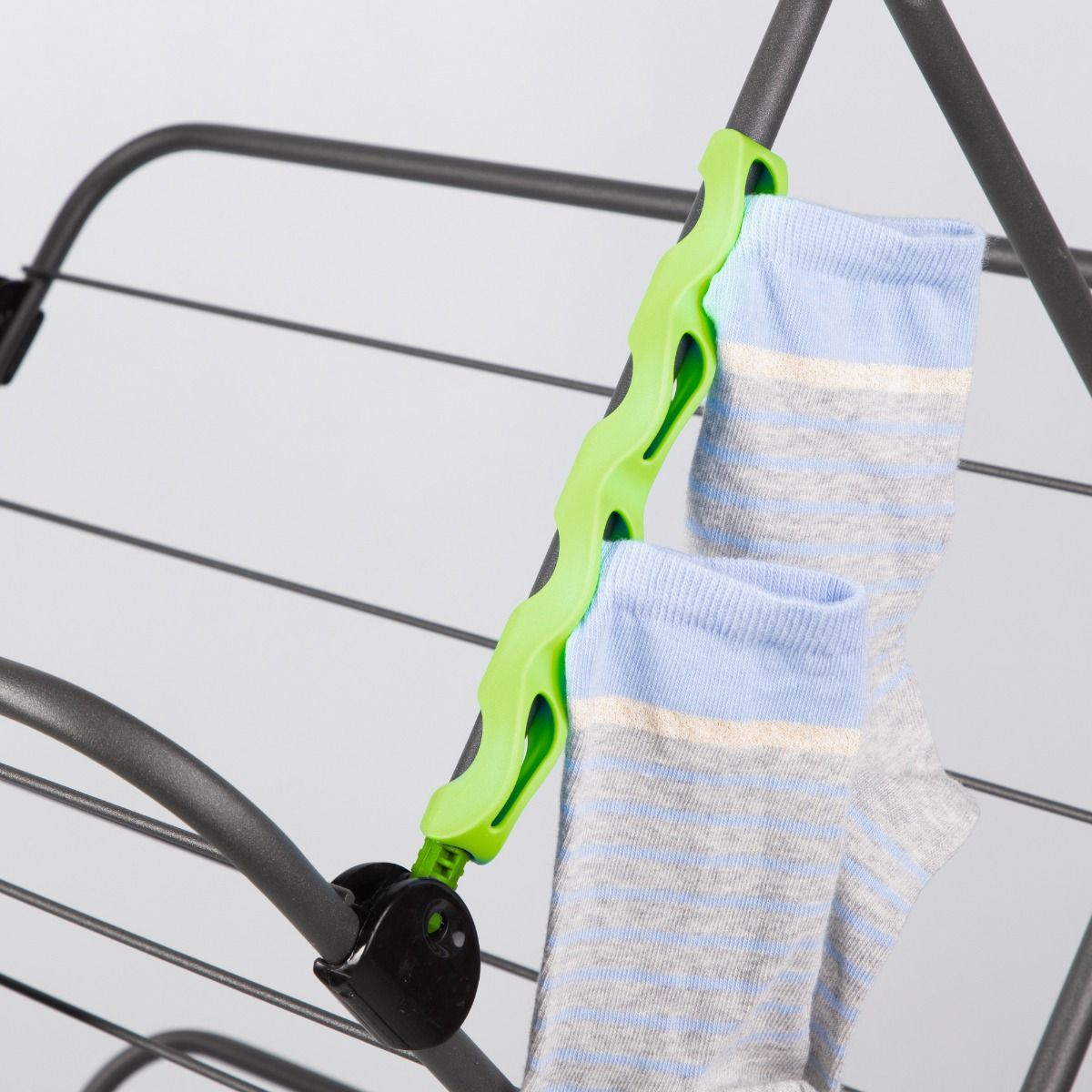 minky-ergo-supreme-3-tier-airer-27m-drying-space-with-suregrip-non-slip-rungs image 4
