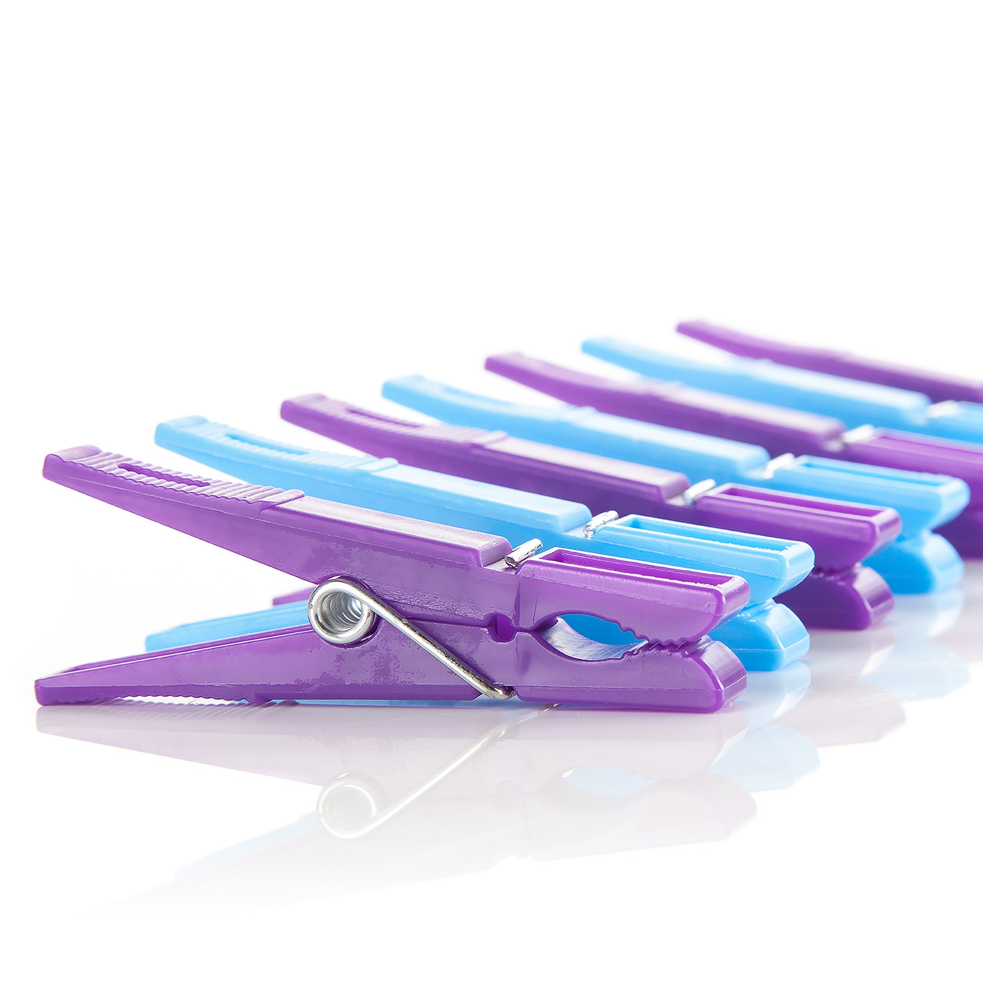 minky-essential-plastic-clothes-pegs-pack-of-36-rust-resistant image 3