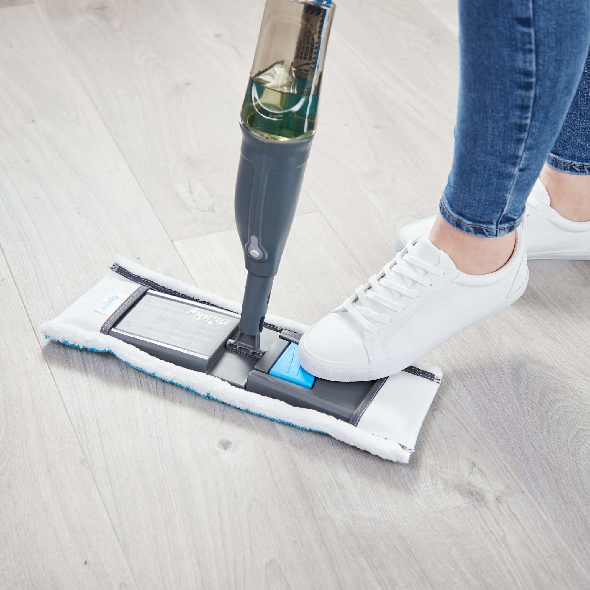 minky-4-in-1-action-spray-mop-triple-action-pad-squeeze-trigger-no-bucket-needed image 7