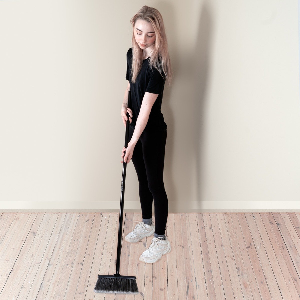 fuller-brush-kitchen-broom-compact-black-light-2-piece-threaded-steel-handle image 3