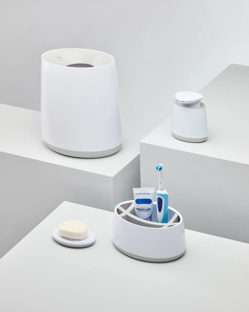 minky-8l-swing-lid-bin-compact-bathroom-waste-bin image 3
