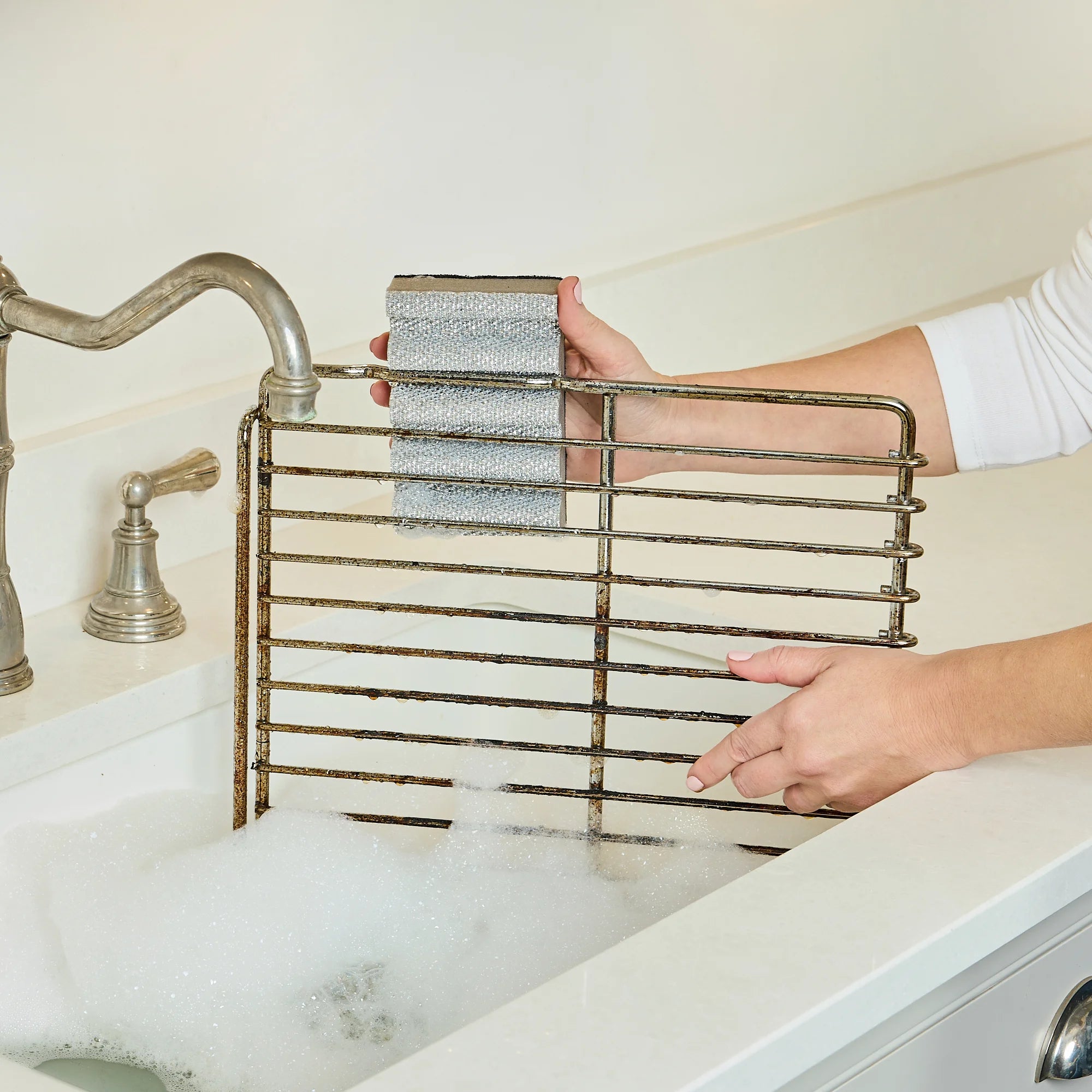 minky-griddle-hero-grill-scrubber image 8