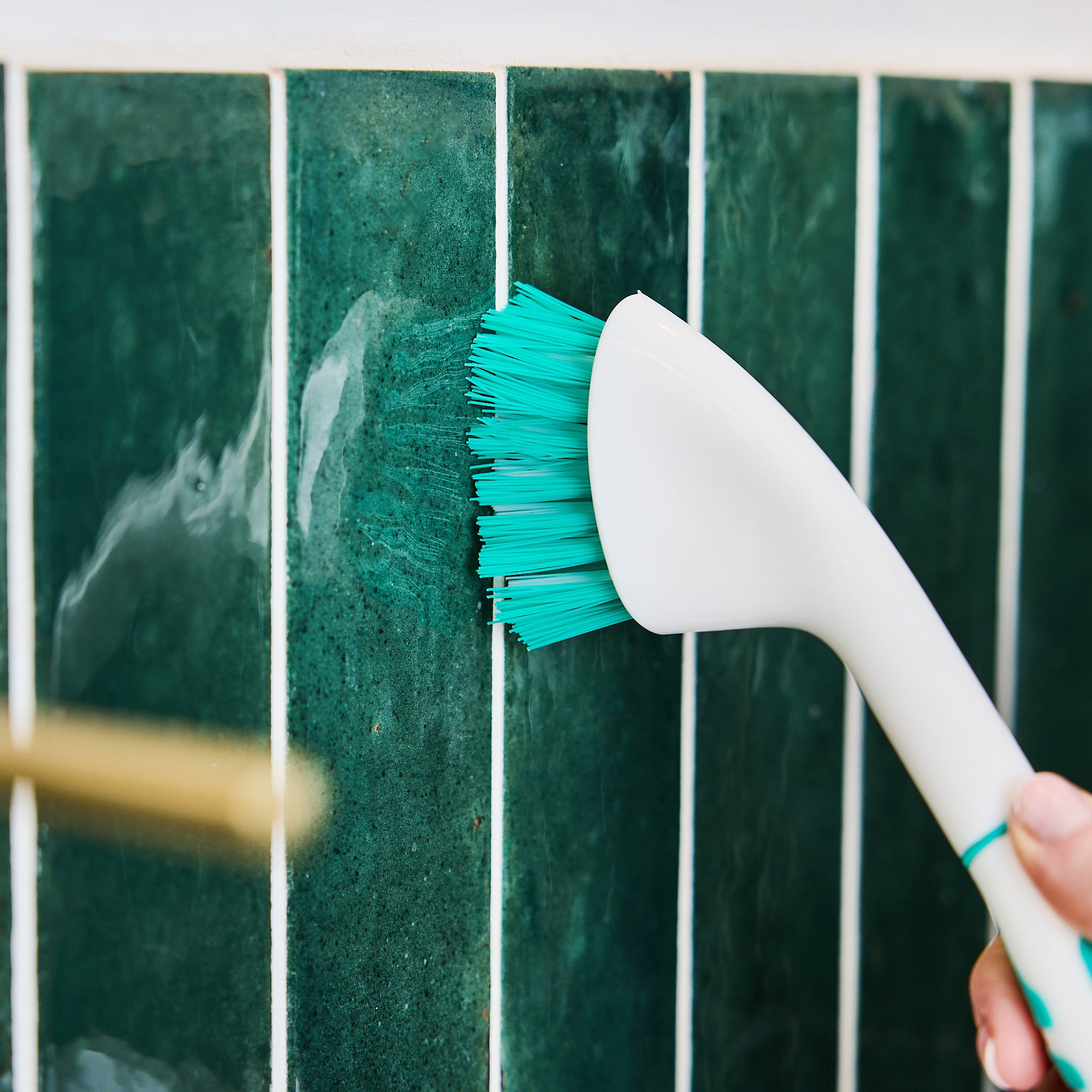 minky-universal-brush-stiff-bristles-for-grout-tiles-showers-sinks-non-slip-hand image 2