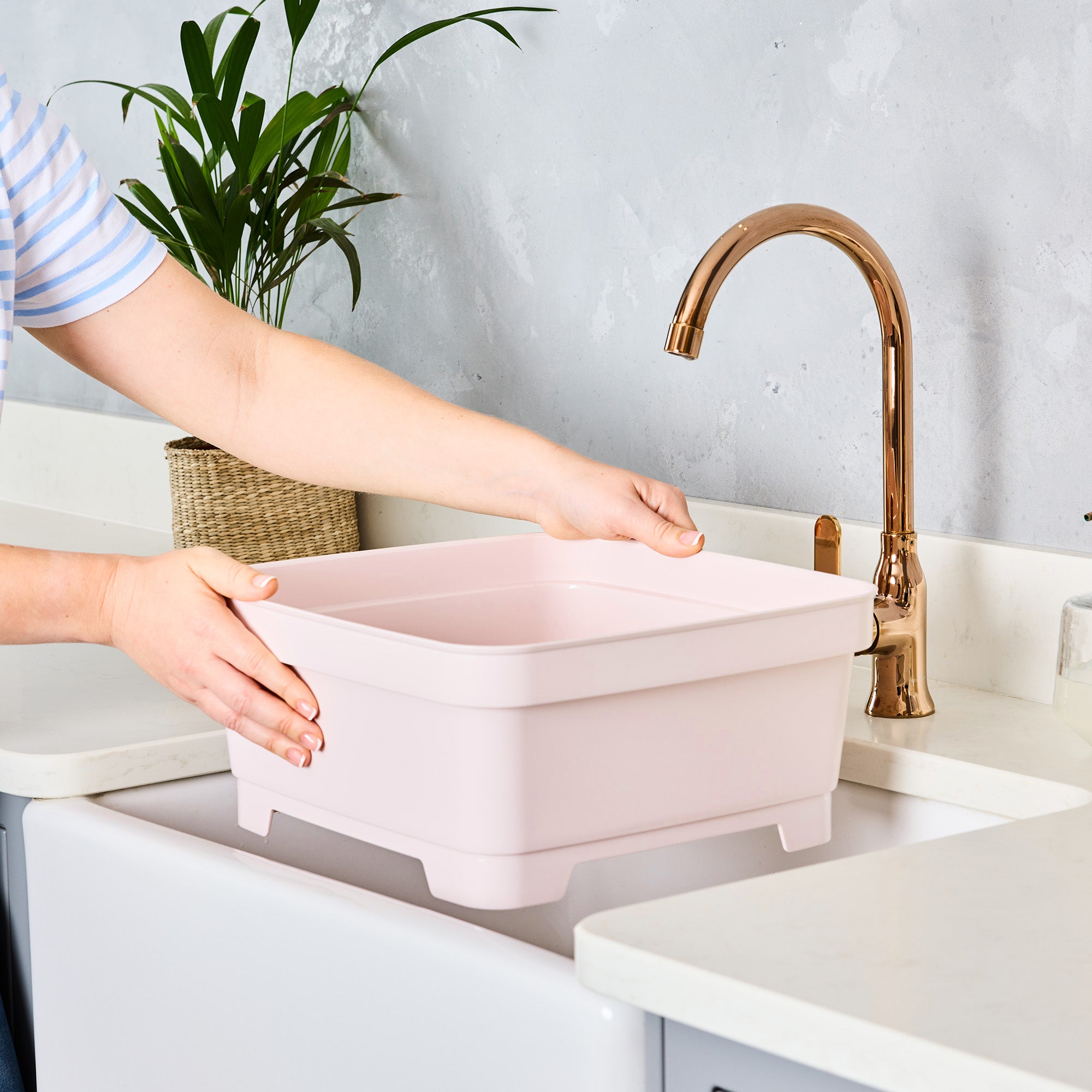 minky-washing-up-bowl-with-plug-and-removable-strainer-large image 3